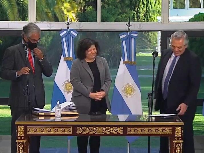 Carla Vizzotti asumió como ministra de Salud en medio del escándalo por el vacunatorio VIP Carla Vizzotti asumió como ministra de Salud en medio del escándalo por el vacunatorio VIP