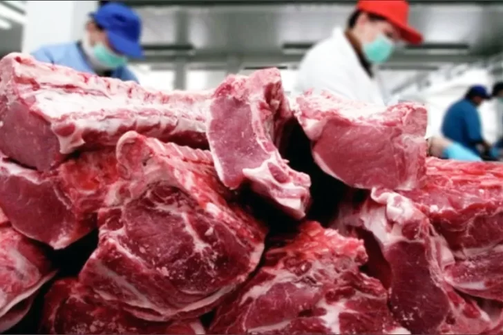 Los frigoríficos exportadores y el Gobierno acordaron levantar el cepo a la carne