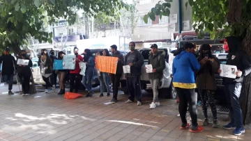 Familiares y amigos del hombre asesinado, reunidos en Tribunales: “Justicia” Familiares y amigos del hombre asesinado, reunidos en Tribunales: “Justicia”