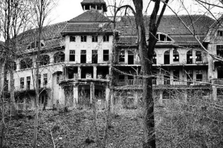 En Indonesia, quienes violan la cuarentena van a la casa “embrujada”