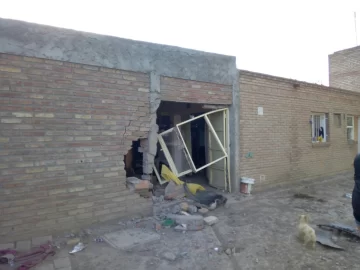 Por tercera vez chocaron contra su casa y esta vez quedó destrozada Por tercera vez chocaron contra su casa y esta vez quedó destrozada