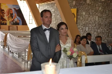 Después de por los menos 25 años hubo un casamiento en la Difunta Correa