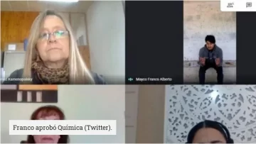 No tenía Internet en su casa y rindió un examen en la parada de colectivos No tenía Internet en su casa y rindió un examen en la parada de colectivos