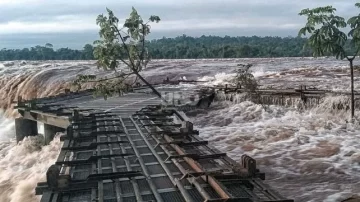 Tras la impactante crecida, descienden las aguas del río Iguazú Tras la impactante crecida, descienden las aguas del río Iguazú