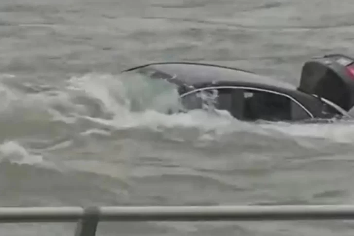 Una mujer murió al caer su auto al borde de las cataratas del Niágara Una mujer murió al caer su auto al borde de las cataratas del Niágara