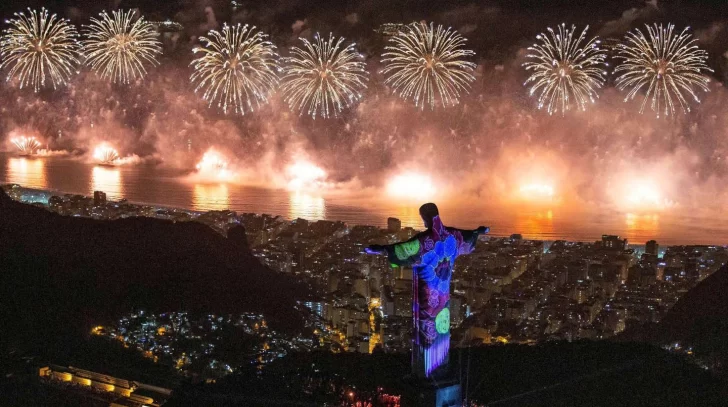 Río de Janeiro canceló su celebración de año nuevo y queda en duda el Carnaval carioca Río de Janeiro canceló su celebración de año nuevo y queda en duda el Carnaval carioca