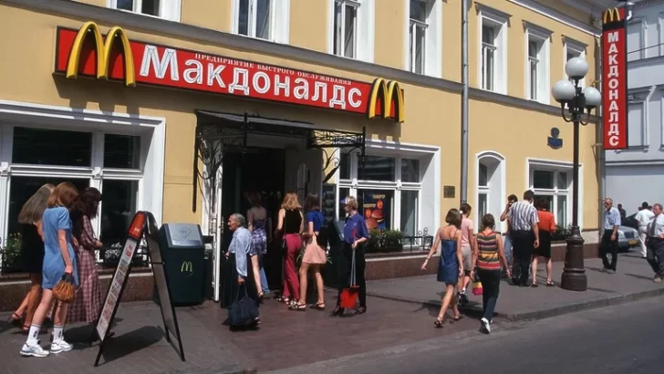 McDonald’s anunció su retiro total de Rusia por la invasión de Putin a Ucrania McDonald’s anunció su retiro total de Rusia por la invasión de Putin a Ucrania