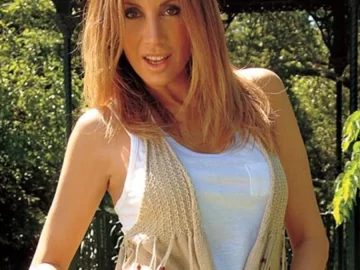 Cecilia Oviedo posteó con lencería de cuero roja y dejó boquiabiertos a sus seguidores Cecilia Oviedo posteó con lencería de cuero roja y dejó boquiabiertos a sus seguidores