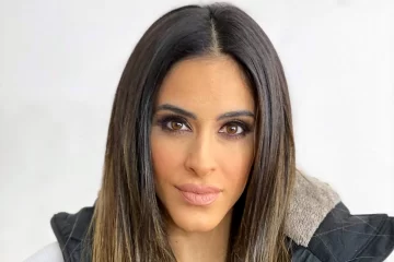 Celeste Muriega provocó suspiros al lucir una pollera con tablitas Celeste Muriega provocó suspiros al lucir una pollera con tablitas