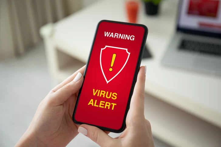 Por qué se puede infectar con un virus tu teléfono y cómo prevenirlo