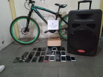 Le allanaron la casa y encontraron 25 celulares robados: terminó preso Le allanaron la casa y encontraron 25 celulares robados: terminó preso