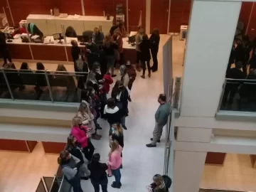 Otro día de protestas en el Centro Cívico Otro día de protestas en el Centro Cívico