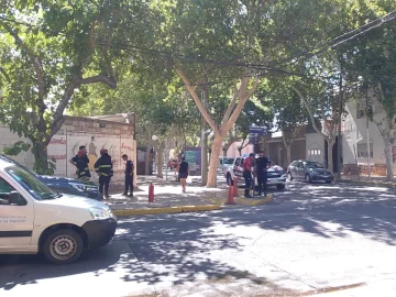 Chispazos y susto en una concurrida esquina del microcentro Chispazos y susto en una concurrida esquina del microcentro