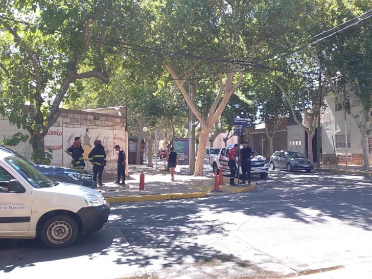 Chispazos y susto en una concurrida esquina del microcentro Chispazos y susto en una concurrida esquina del microcentro