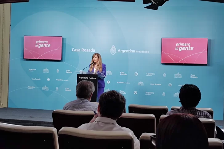 Cerruti reveló que “está en agenda el otorgamiento de un refuerzo contra la inflación”