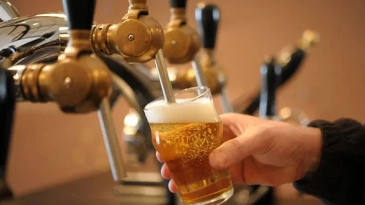 Tiran 10 millones de litros de cerveza por la cuarentena Tiran 10 millones de litros de cerveza por la cuarentena