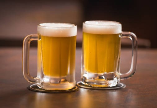 Prohíben la venta de una cerveza por intoxicación masiva con muertes Prohíben la venta de una cerveza por intoxicación masiva con muertes