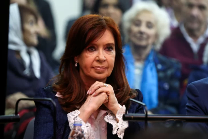 CFK dijo presente en el inicio del primer juicio en su contra por corrupción