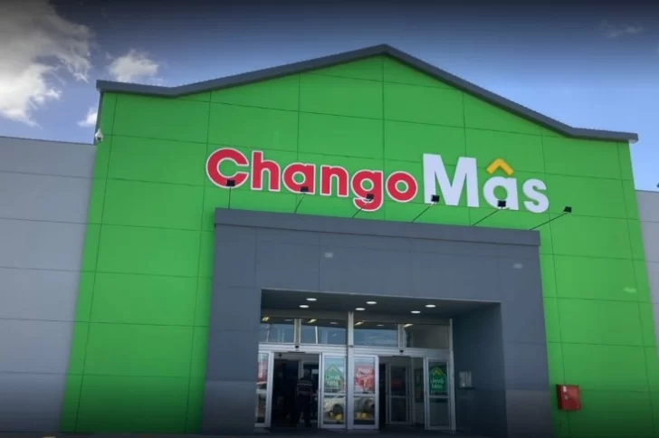 Fue sorprendida junto a su pequeño hijo robando más de 26 artículos de un supermercado