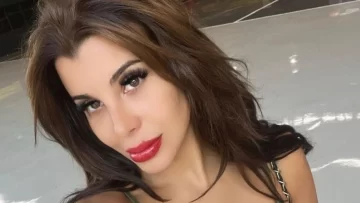 Charlotte Caniggia y un primer plano letal de su bikini hilo dental Charlotte Caniggia y un primer plano letal de su bikini hilo dental