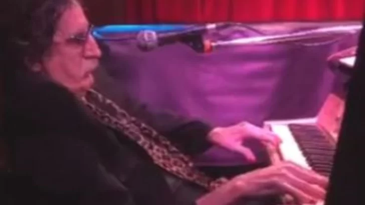 Charly García cantó para sus invitados en su cumpleaños 71 Charly García cantó para sus invitados en su cumpleaños 71