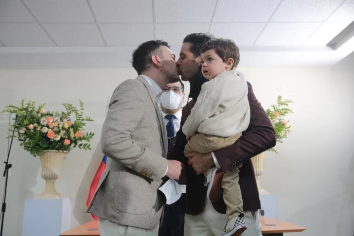 Chile: se casó la primera pareja homosexual tras aprobarse la ley de matrimonio igualitario Chile: se casó la primera pareja homosexual tras aprobarse la ley de matrimonio igualitario