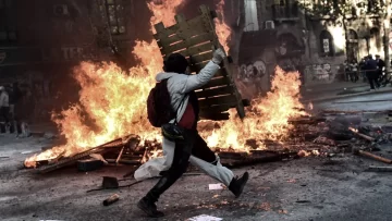 Disturbios y saqueos en la conmemoración del estallido social chileno de 2019