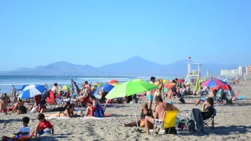 Los sanjuaninos disfrutan de las bondades del clima y las playas de La Serena