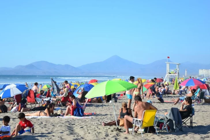 Los sanjuaninos disfrutan de las bondades del clima y las playas de La Serena