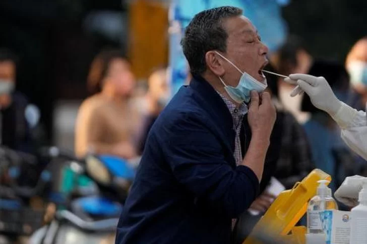 China extendió confinamientos tras registrar un récord de casos diarios de covid