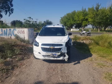 Fuerte choque en una esquina céntrica sin semáforos: las conductoras, ilesas Fuerte choque en una esquina céntrica sin semáforos: las conductoras, ilesas