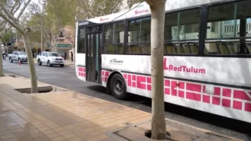 Gobierno dictó conciliación obligatoria para el lunes y levantaron el paro de colectivos Gobierno dictó conciliación obligatoria para el lunes y levantaron el paro de colectivos