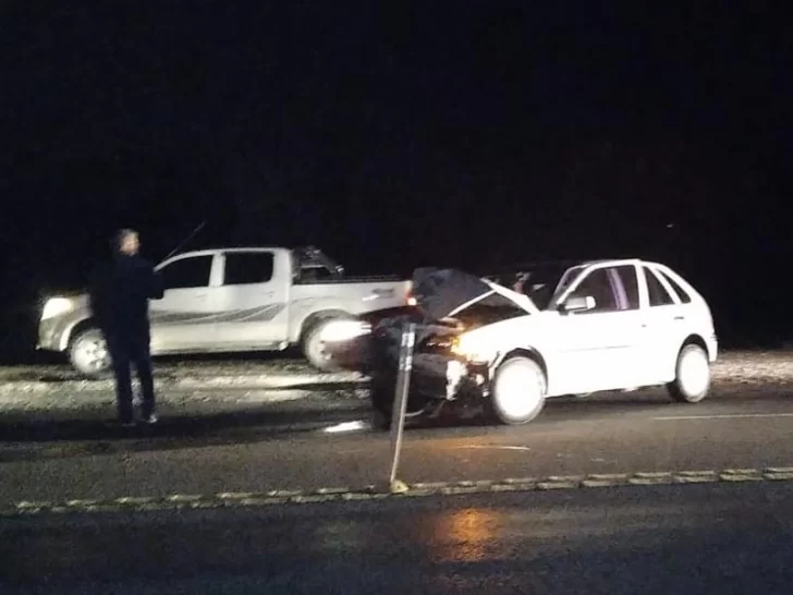 Otro choque en la Ruta 40 hacia el Sur: un Gol impactó contra una camioneta Otro choque en la Ruta 40 hacia el Sur: un Gol impactó contra una camioneta