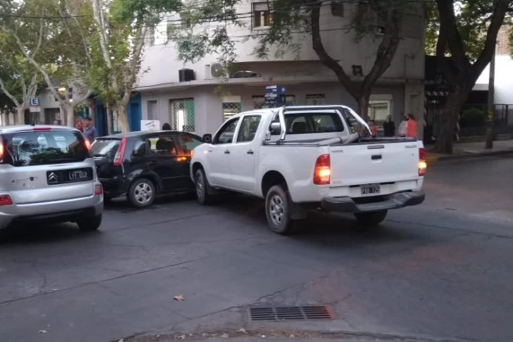 Un fuerte choque se produjo en una esquina céntrica sin semáforos