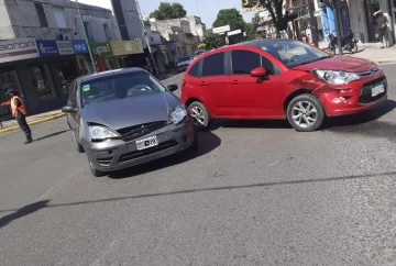 Chocó con el auto de su exnovia y el intercambio de ambos en Twitter resultó desopilante