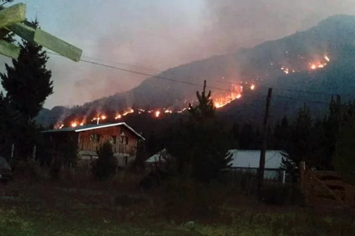 Investigan los incendios en Chubut mientras sigue la lucha contra el fuego