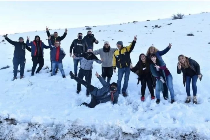 Polémica en Chubut por una foto de diputados celebrando en medio del temporal de nieve