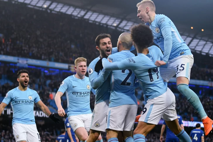 El City se impuso en el clásico de Manchester y es líder