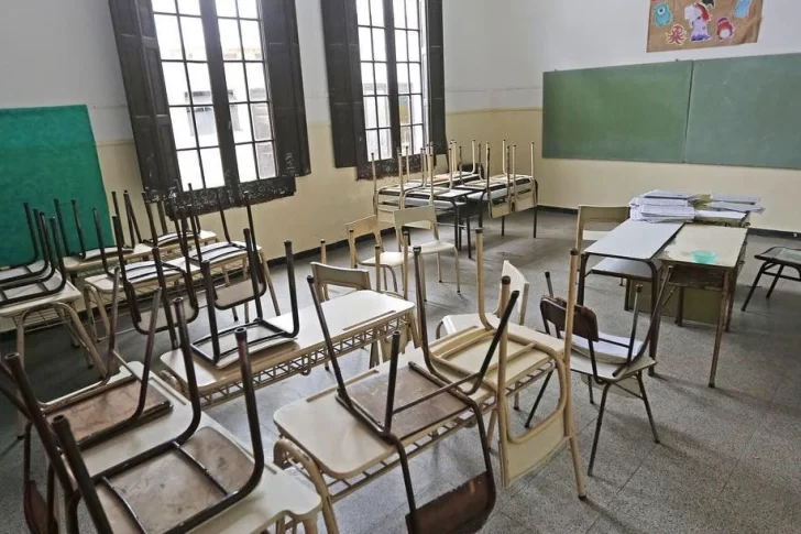 Con estricto protocolo de higiene y distanciamiento, oficializaron la vuelta a clases presenciales