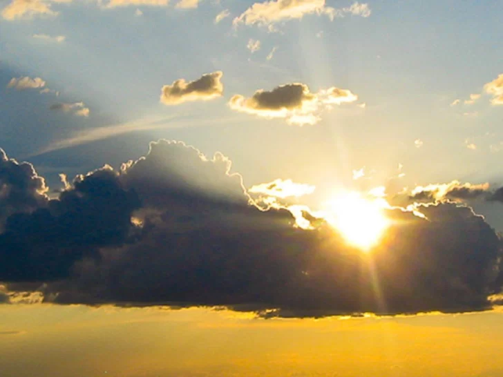 Lunes cálido y a puro sol Lunes cálido y a puro sol