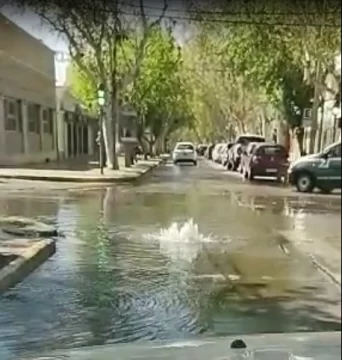 Desborde cloacal en pleno centro