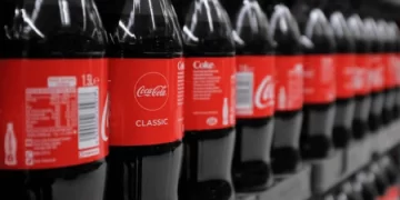 Dejaron una botella de gaseosa al sol durante un mes para ver qué ocurría Dejaron una botella de gaseosa al sol durante un mes para ver qué ocurría