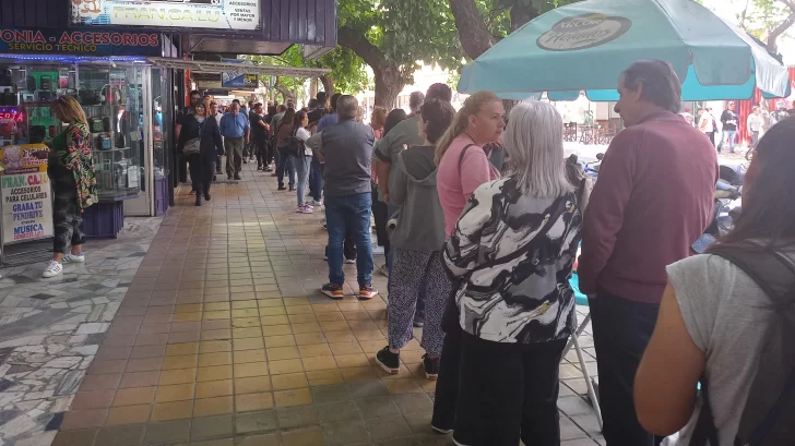 El dólar blue subió a valores récord: cerró a $1.010 y en San Juan se negoció a $1.070