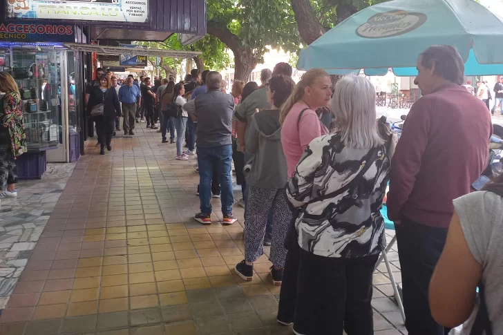 El dólar blue subió a valores récord: cerró a $1.010 y en San Juan se negoció a $1.070