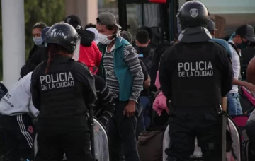 Detuvieron en Buenos Aires un micro con 62 extranjeros que salió de La Quiaca