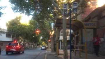 Una empresa de colectivos inició paro por el descuento de días y no descartan que se sumen más Una empresa de colectivos inició paro por el descuento de días y no descartan que se sumen más