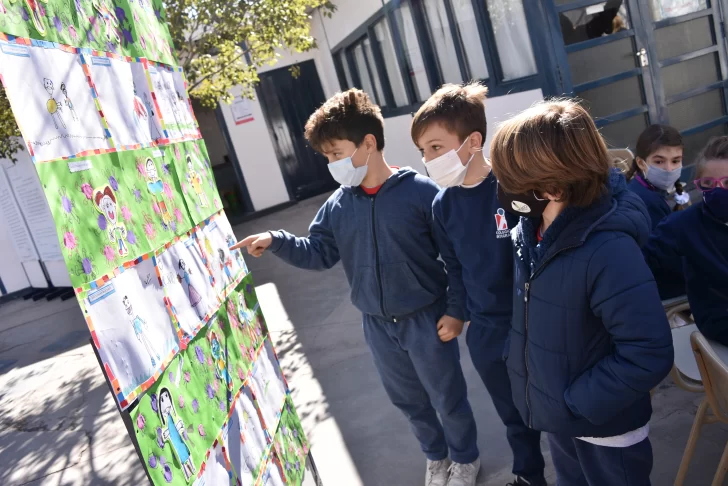 Para los niños el covid-19 es un villano invisible que se puede vencer entre todos Para los niños el covid-19 es un villano invisible que se puede vencer entre todos