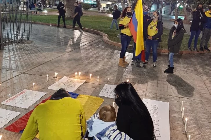 Colombianos que residen en San Juan cantaron el himno y repudiaron la violencia en su país
