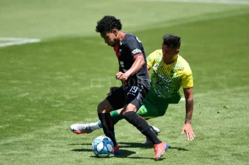 Colón le ganó a Defensa y mantiene el liderazgo de la Zona 2 Colón le ganó a Defensa y mantiene el liderazgo de la Zona 2