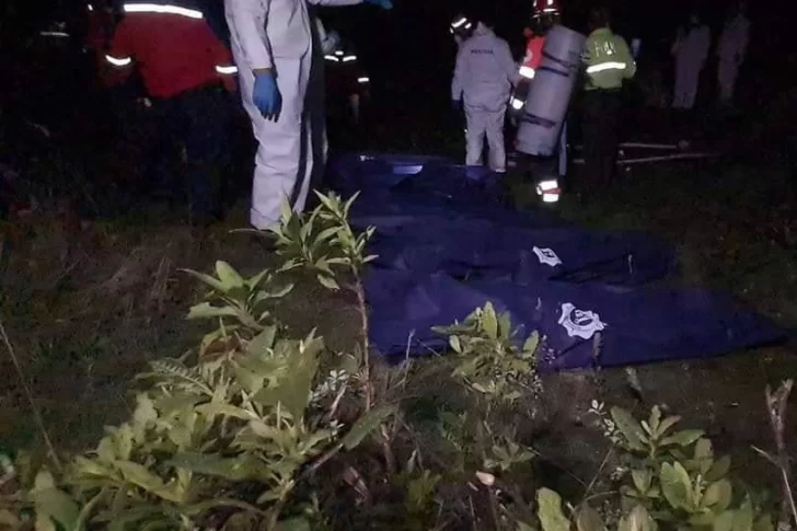 [VIDEO] Al menos 9 personas murieron tras la caída de un ómnibus al abismo en Ecuador